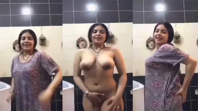 Video call – Friend’s sexy mother shows her pussy on videos hd