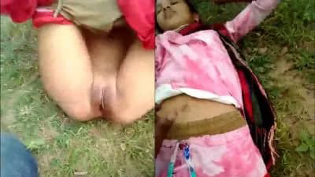 Horny Bhabhi Young Boy – Outside Sex Viral